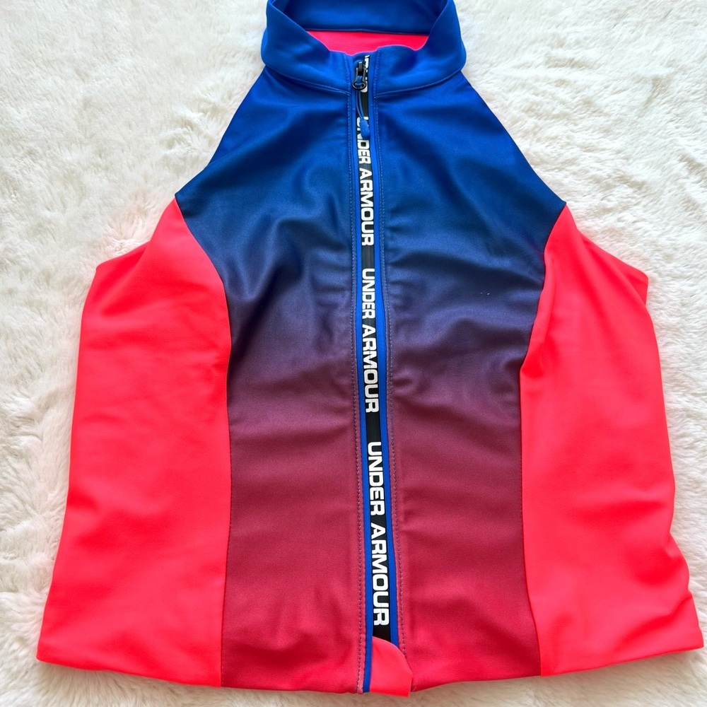 Under Armour women crop top size M , great condition